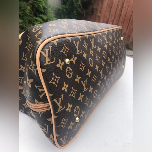Louis Vuitton Traveling Bag - Picture 4 of 14